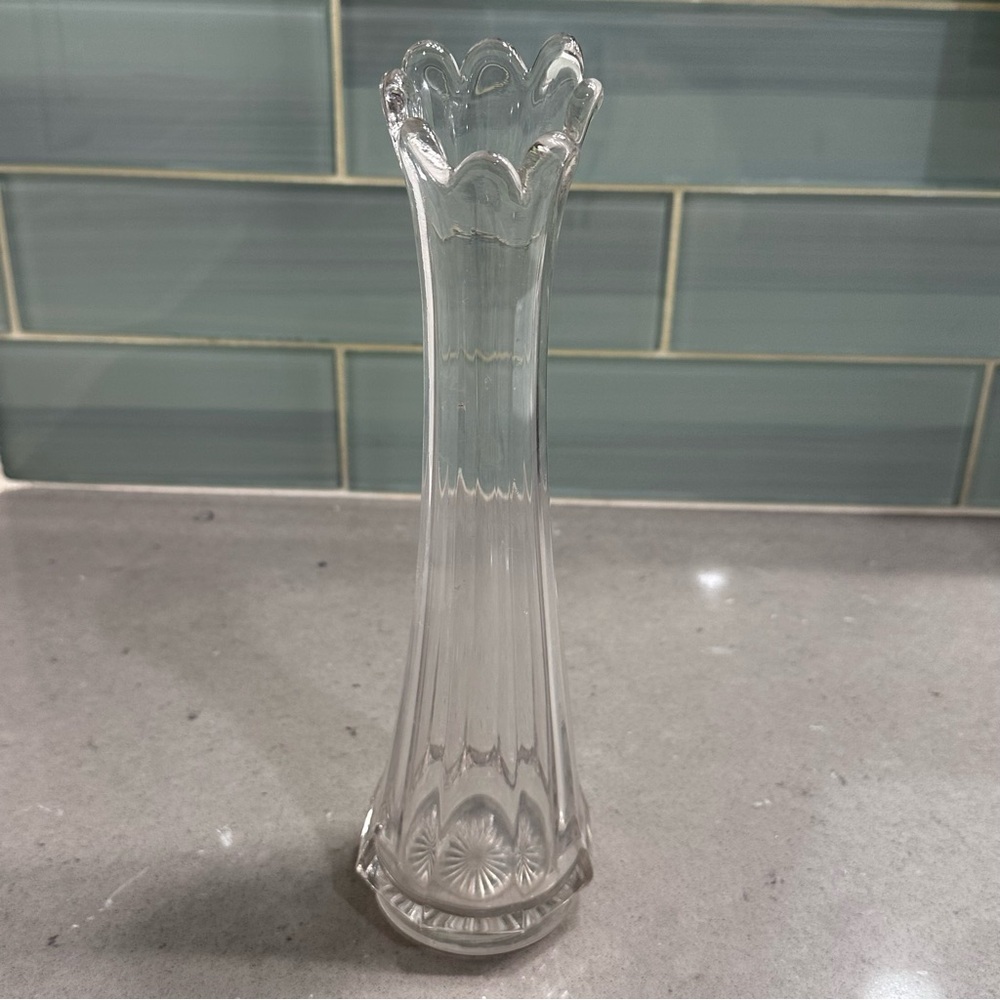 Unmarked clear swung scalloped medium vase